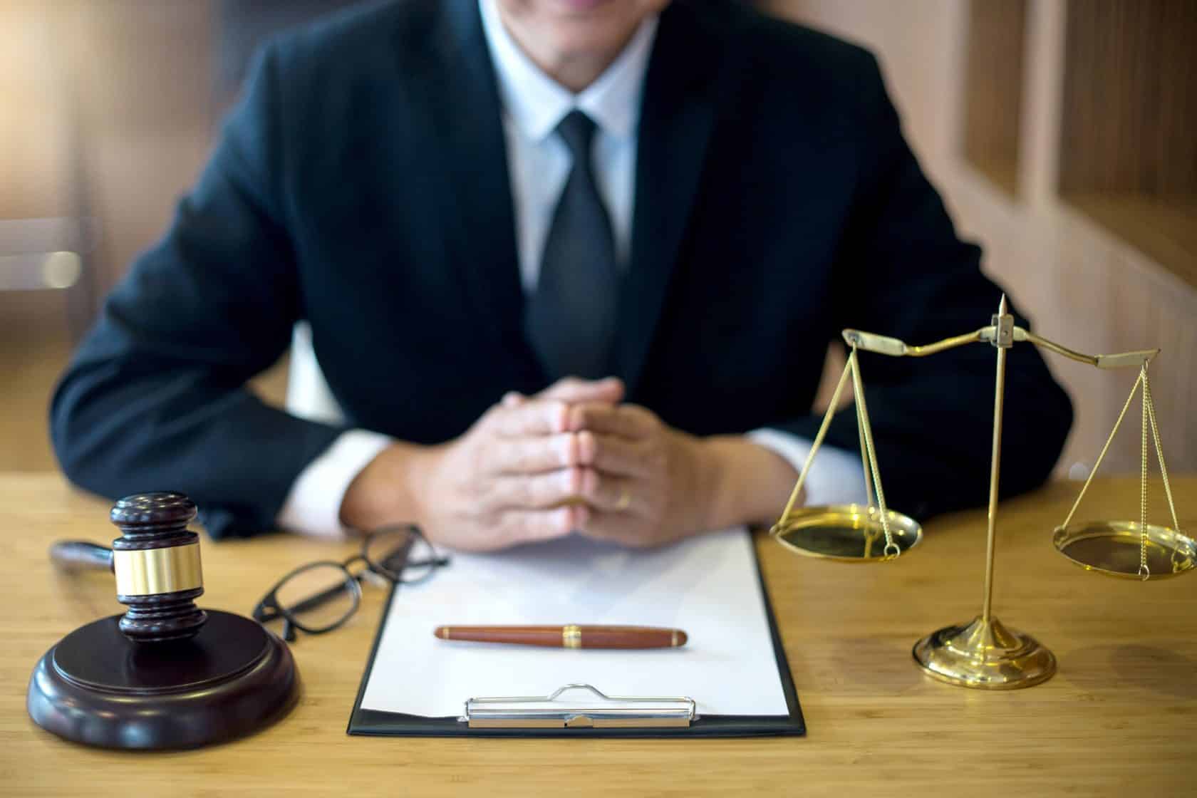 خدمات مشاوره حقوقی تلفنی