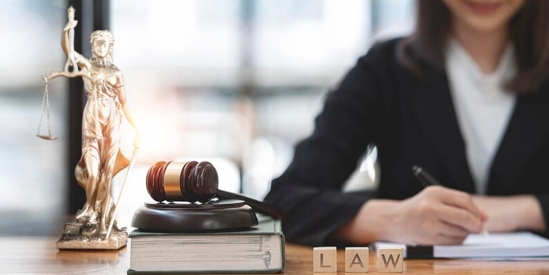 وکیل پایه یک دادگستری خانم